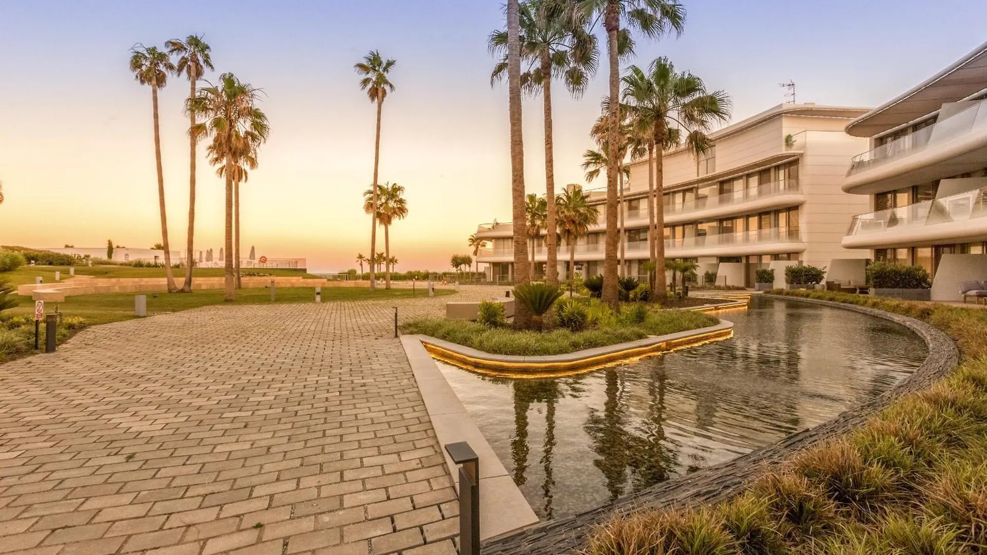 Vivi Homes - Alessio Pool, Sauna, Spa, Gym & Beach Estepona 0*,  Spain